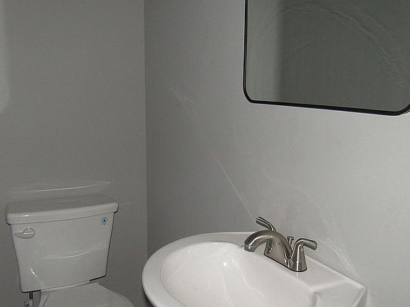 4th image of 211 Norine St