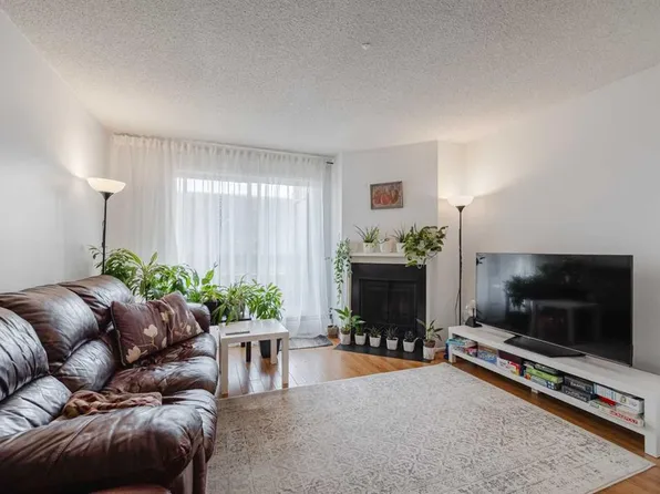 315 E Southampton Dr SW #9208, Calgary, AB T2W 2T6