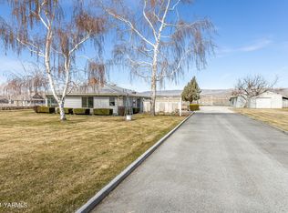 1271 Deeringhoff Rd, Moxee, WA 98936