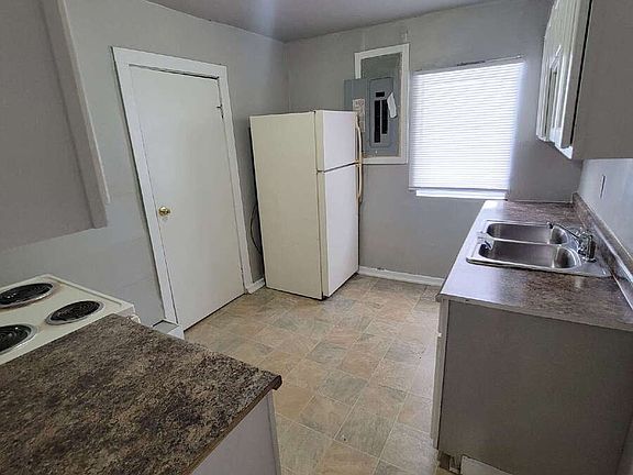 3rd image of 3354 Hovey St