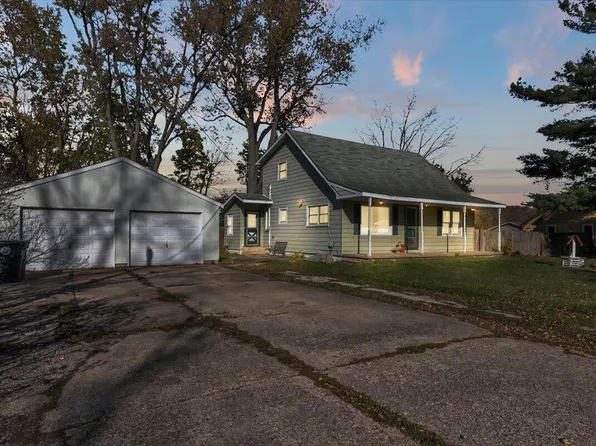 117 E 12th St, Hobart, IN 46342