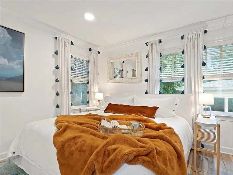 325 Sinclair Ave NE — Photo 11