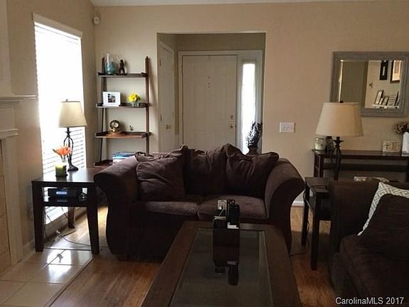 3rd image of 1535 Rumstone Ln
