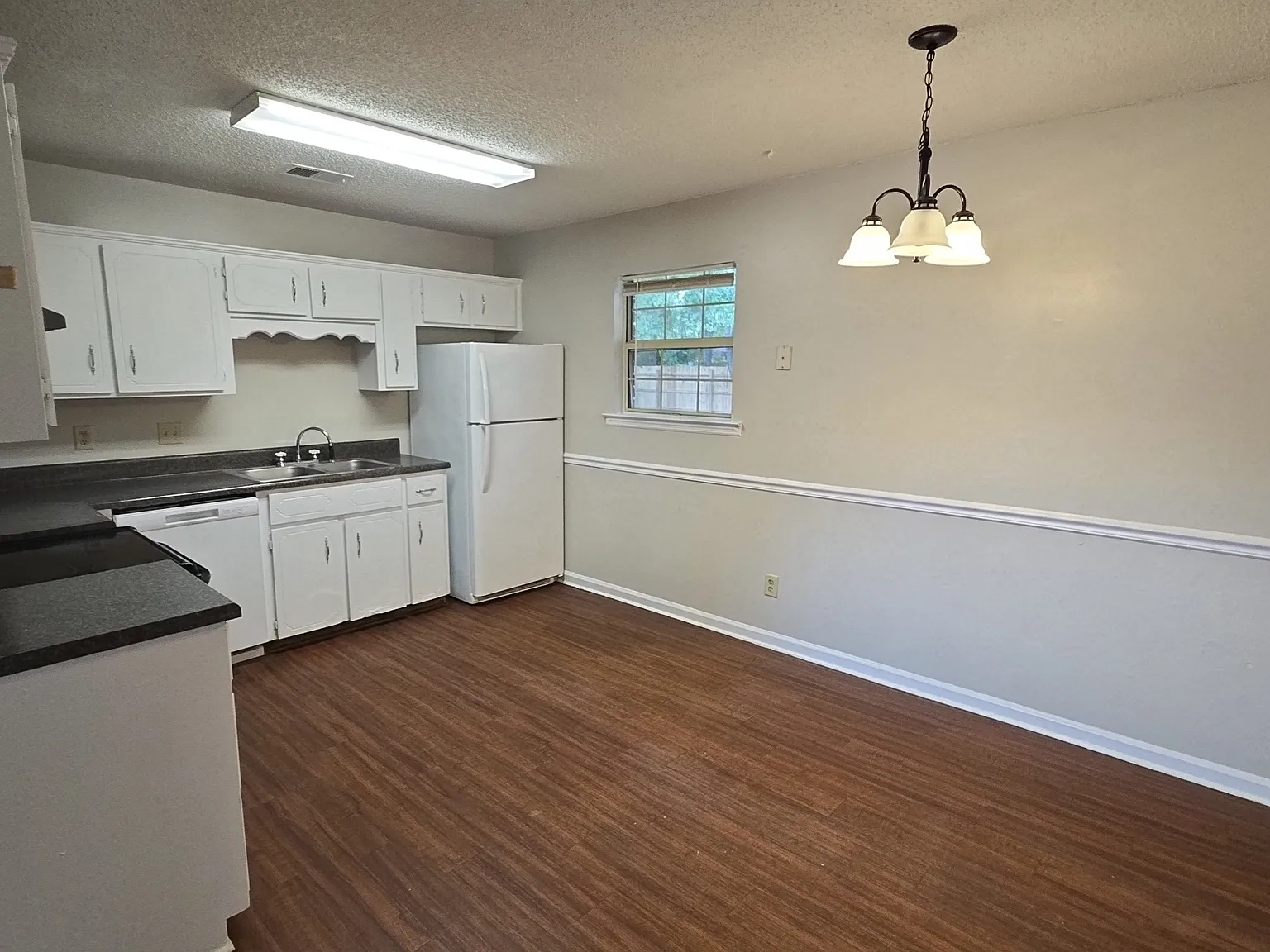 4 bed, 1450 sqft, $1,670 — Photo 2