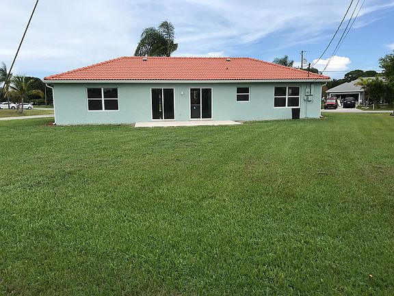 3rd image of 2474 SE Rock Springs Dr