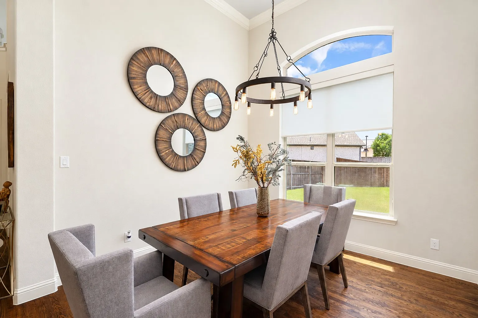 5 bed, 4.5 bath, 4051 sqft, $5,000 — Photo 4