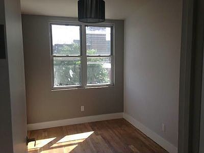2nd image of 129 Meserole St
