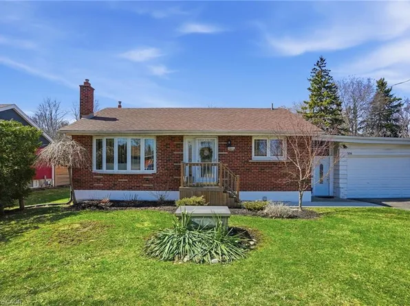 208 Seneca Ave, Hamilton, ON L9B 1M2