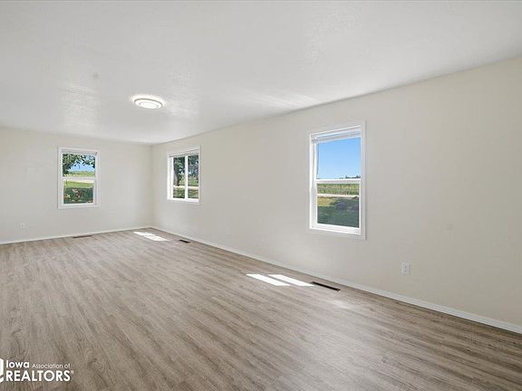 4th image of 32031 Y Ave