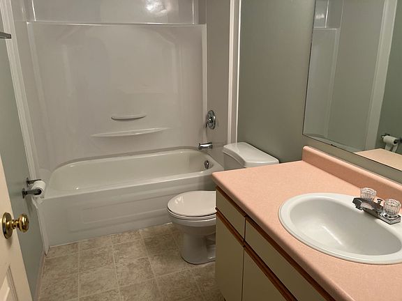 4th image of 5314 46th Ave #104