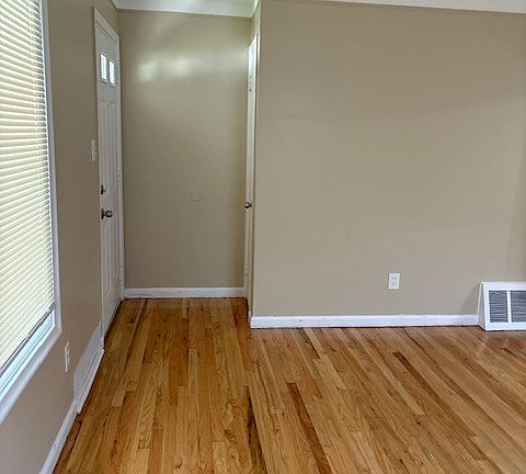 3rd image of 25159 Mackinac St