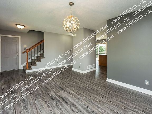 3rd image of 900 SE Woodbine Dr