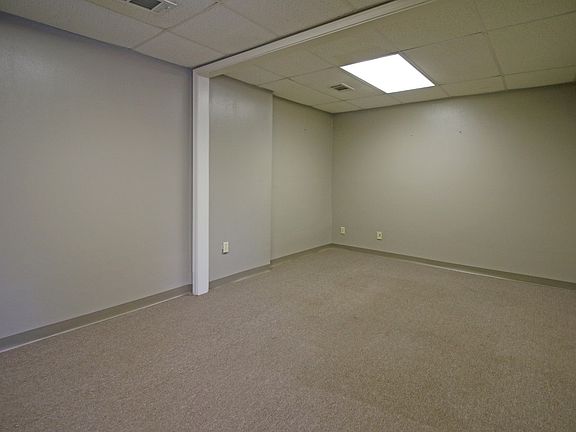 3rd image of 940 23rd St