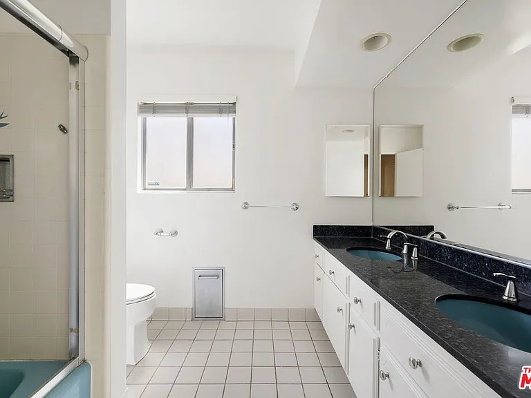 256 S La Peer Dr — Photo 10