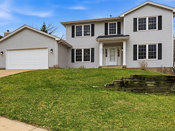 3rd image of 3905 Riverside Dr NE