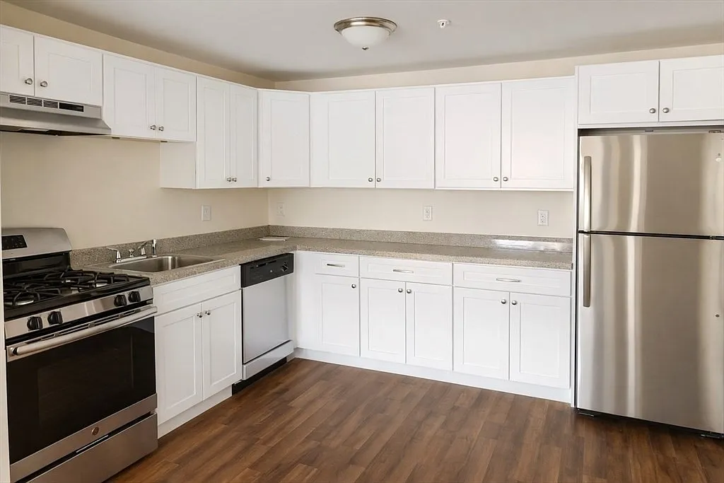 Building Photo - 361 Hildreth St #24