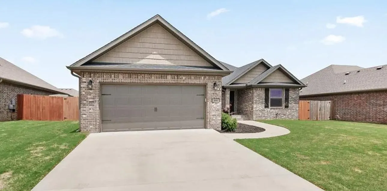 4 bed, 1702 sqft, $1,845 — Photo 2