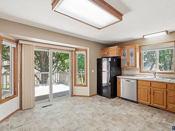 2nd image of 4901 S Shamrock Cir