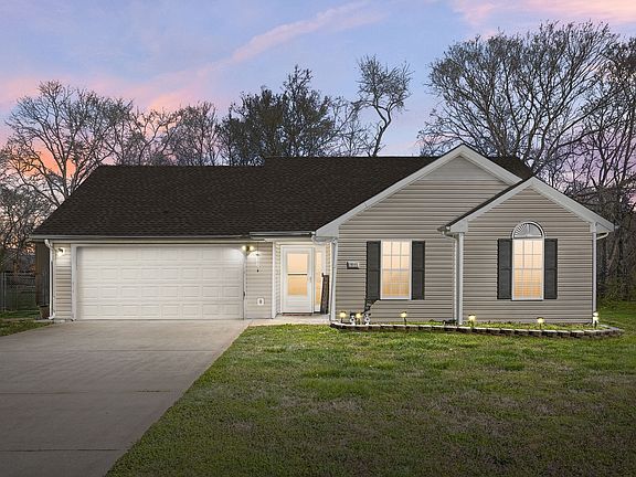 2nd image of 1045 Waterford Cir