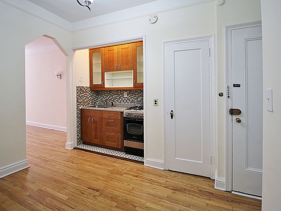 4th image of 231 E 34th St APT 3C