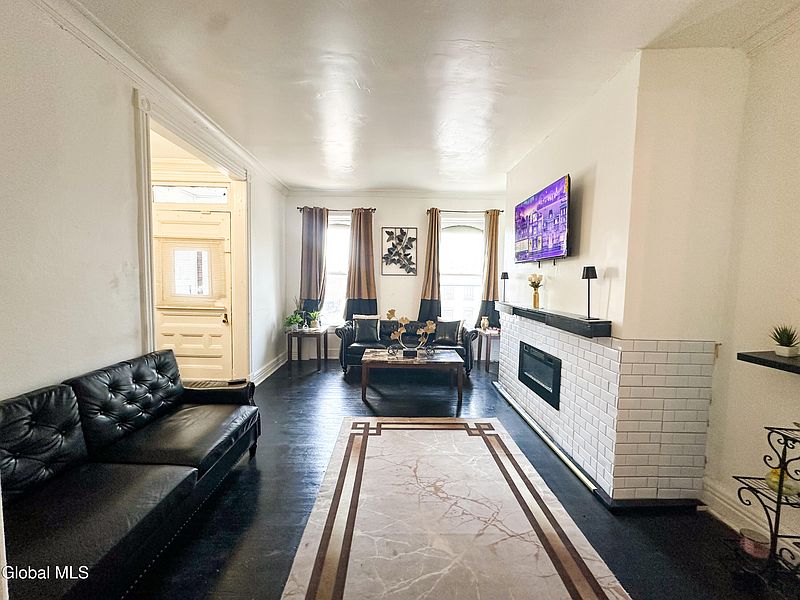 4th image of 146 Lark Street