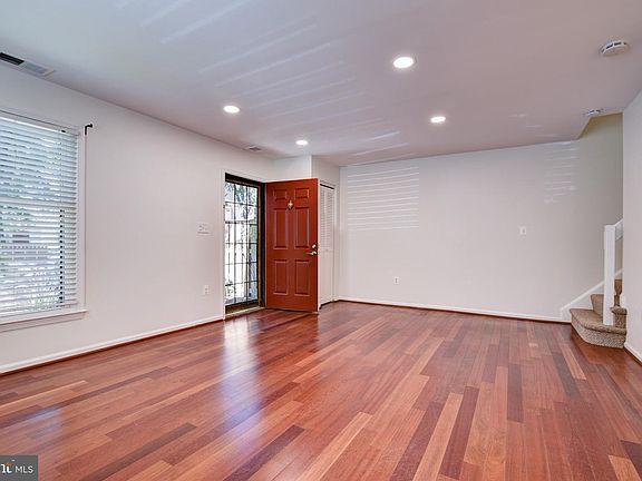 5th image of 1113 N Stafford St