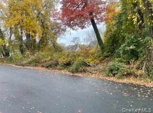 6 Pine Street, Wyandanch, NY 11798