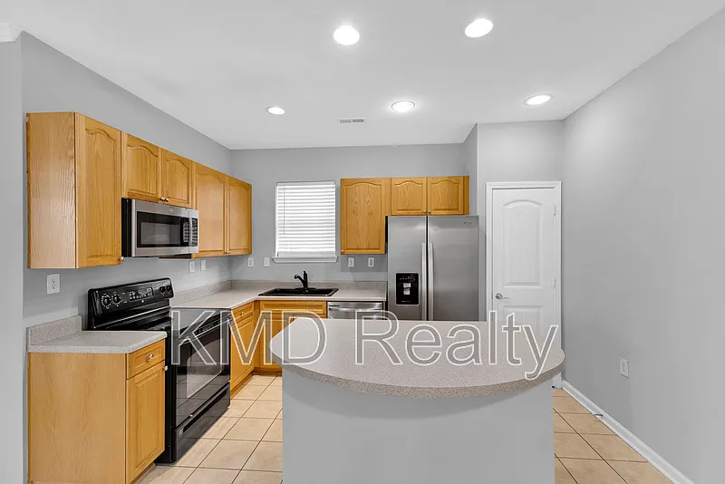 3 bed, 2.5 bath, $1,850 — Photo 2