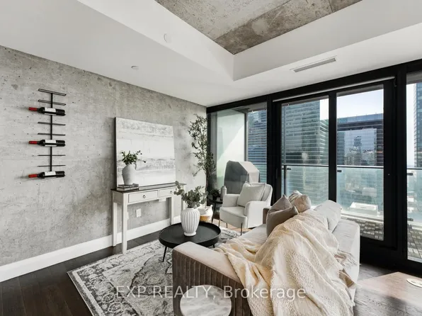 224 King St W #2906, Toronto, ON M5H 0A6