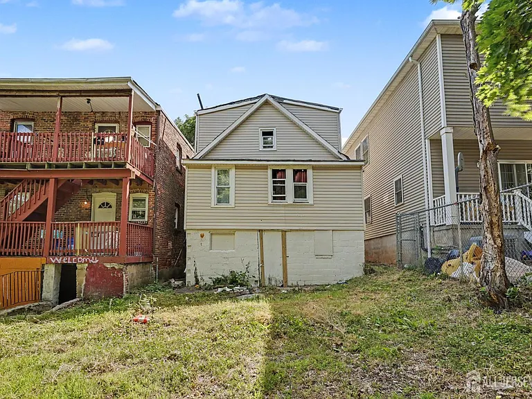 181 Hale St — Photo 27