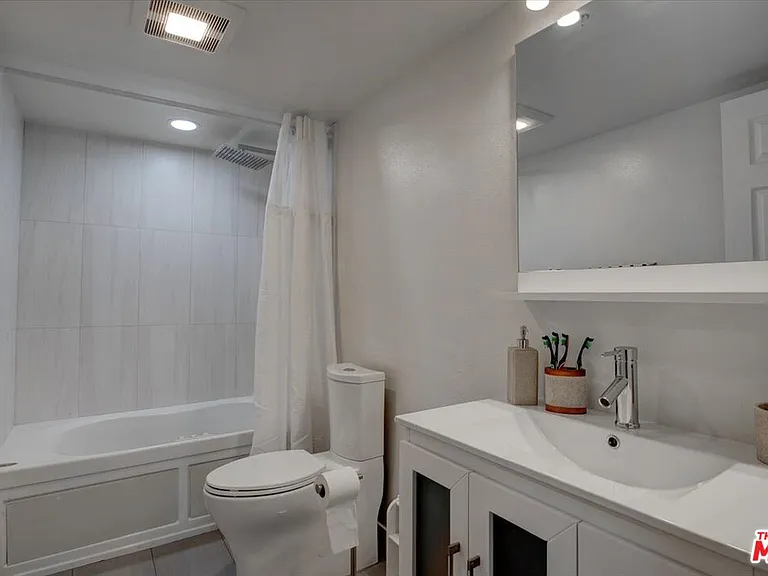 108 W Maple St #27 — Photo 9