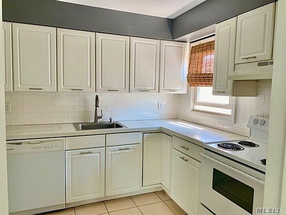 3rd image of 4 Woodlawn Ave #2
