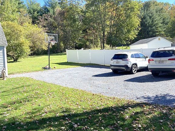 3rd image of 910 N Hoosac Rd