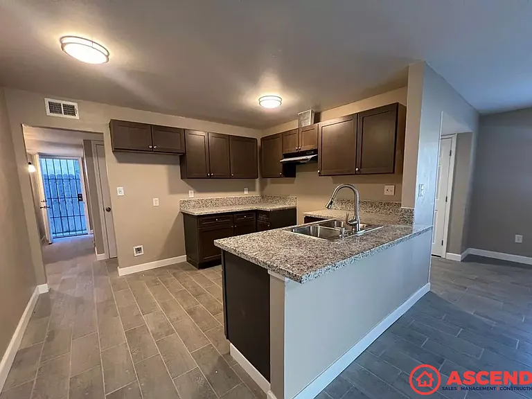 821 Oregon St — Photo 4