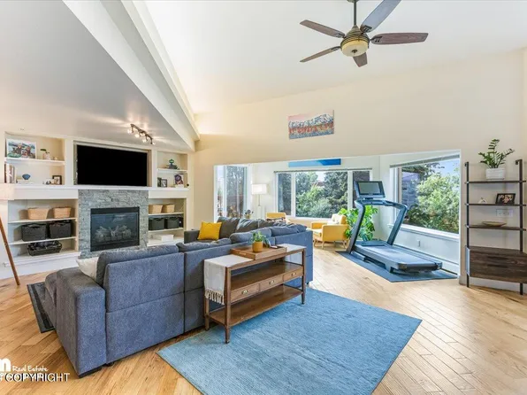 717 O St APT 3, Anchorage, AK 99501