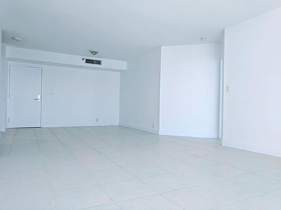 5th image of 19101 Mystic Pointe Dr APT 3003