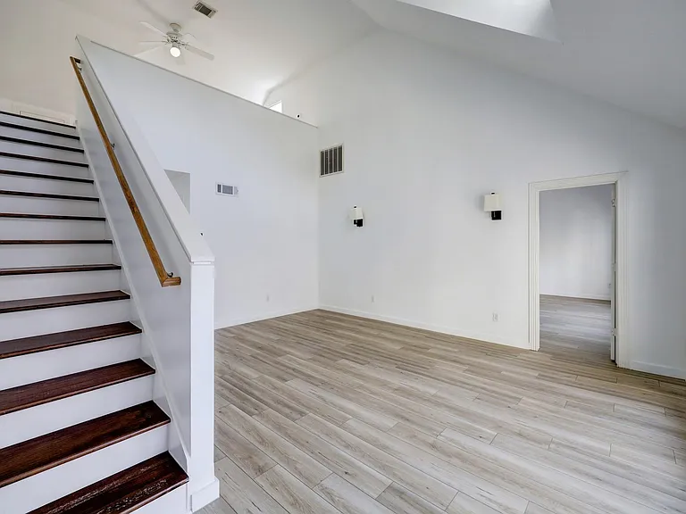 1401 Castle Ct #1403-B — Photo 6