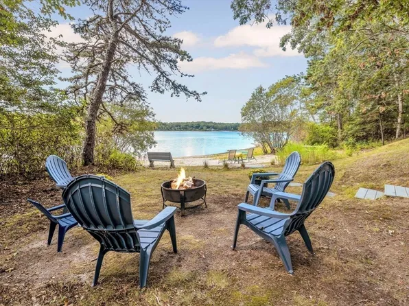 21 Green Acres Ln, Forestdale, MA 02644