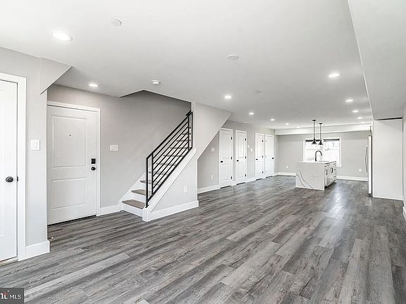 4th image of 1223 Leopard St #5