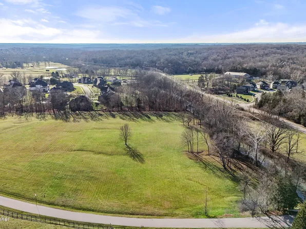 18100 Bridgemore Ln, Louisville, KY 40245