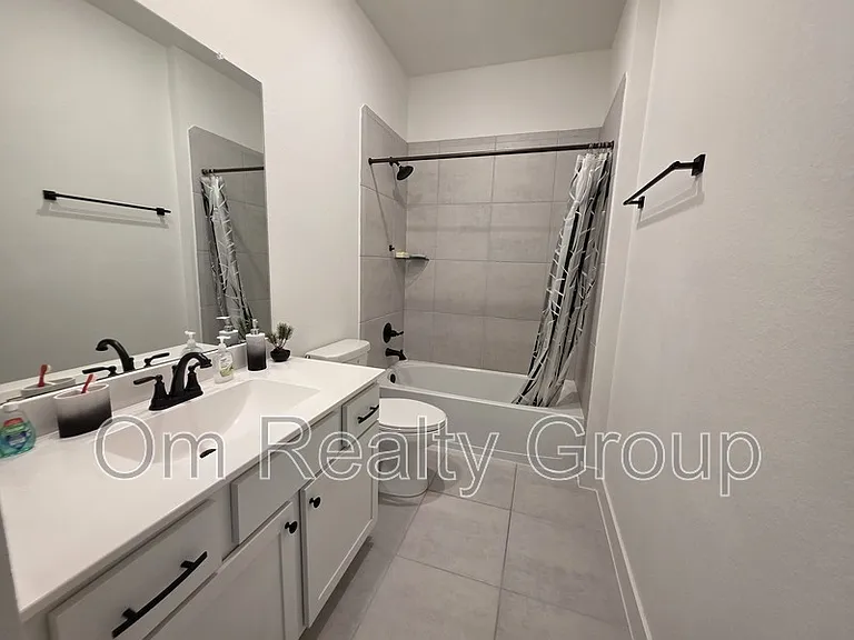 18710 Colorado River Ln — Photo 11