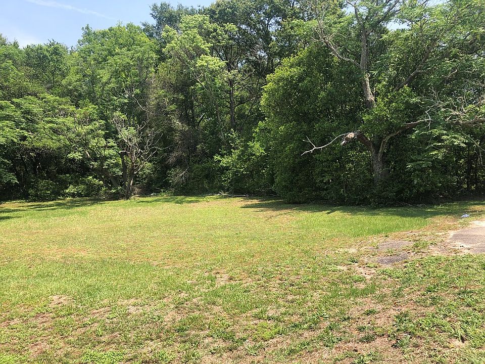 2nd image of 1949 McCrays Mill Rd