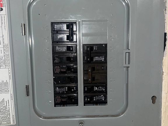 2nd image of 1621 Dade St