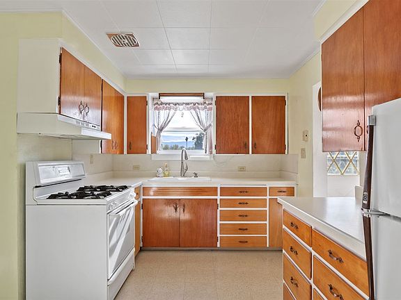 5th image of 23618 E Wellesley Ave