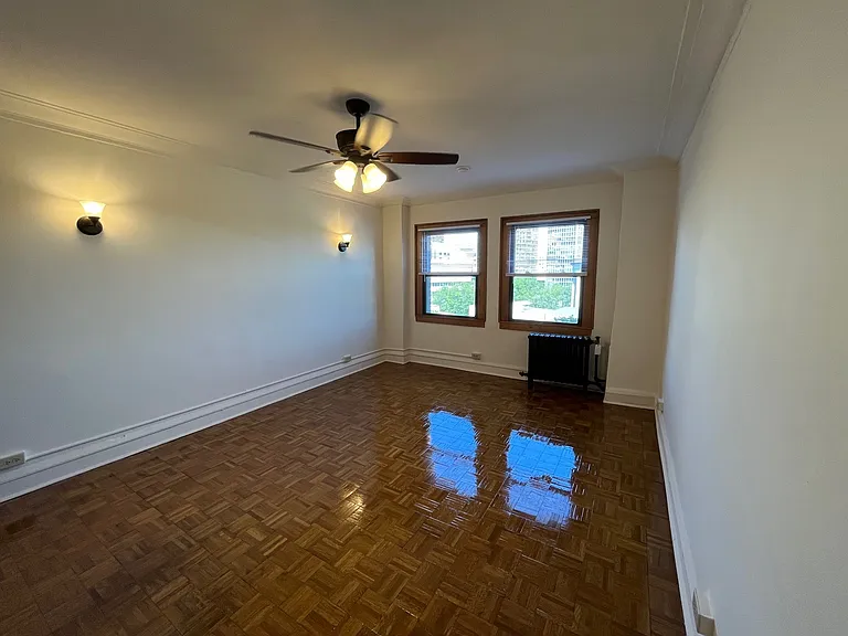 2738 N Pine Grove Ave — Photo 28