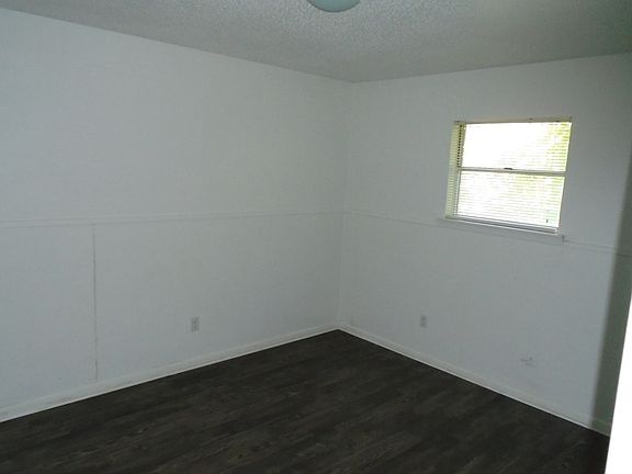 4th image of 901 Harley Dr APT D