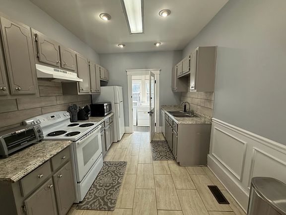 2nd image of 311 E 40th St #1/2