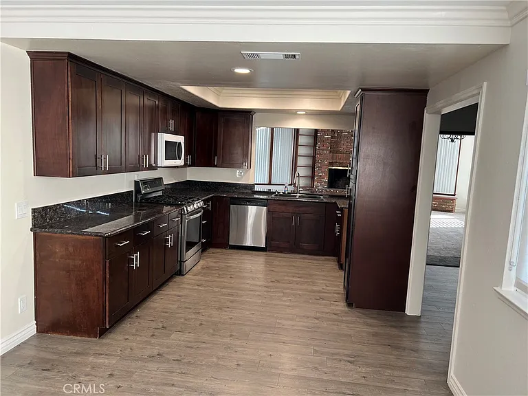 122 Fulton Way — Photo 2