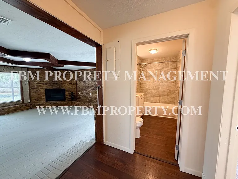 309 SE 2nd St — Photo 10