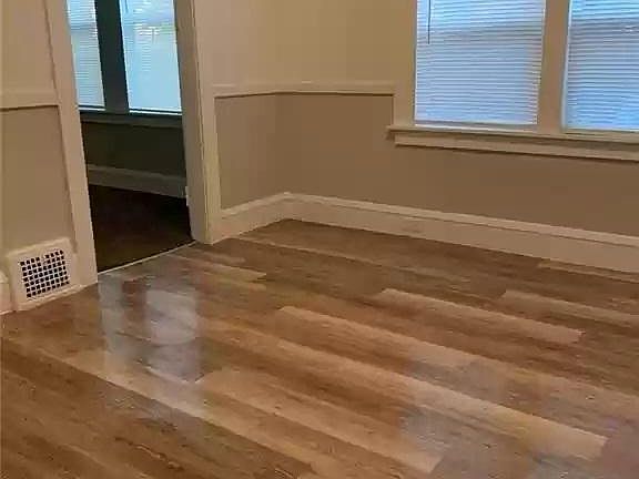 3rd image of 1109 E 63rd St APT 3